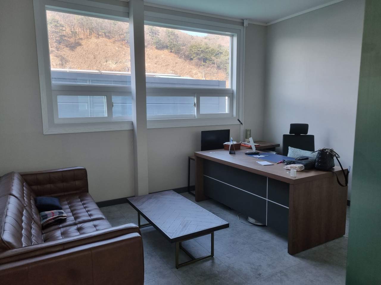 (주)숯사랑무역 대표 작업환경 4